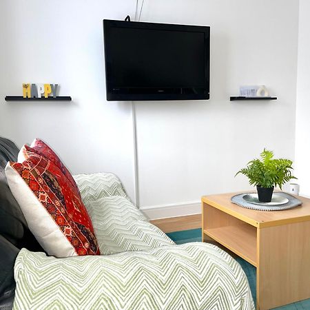 Crescent Apartment - Modern 1 Bedroom First Floor Goodmayes Luaran gambar