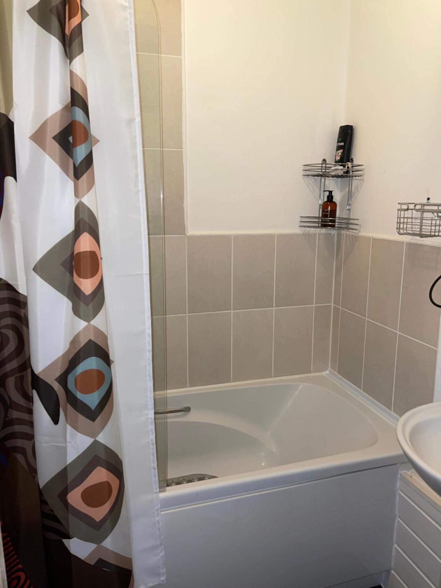 Crescent Apartment - Modern 1 Bedroom First Floor Goodmayes Luaran gambar