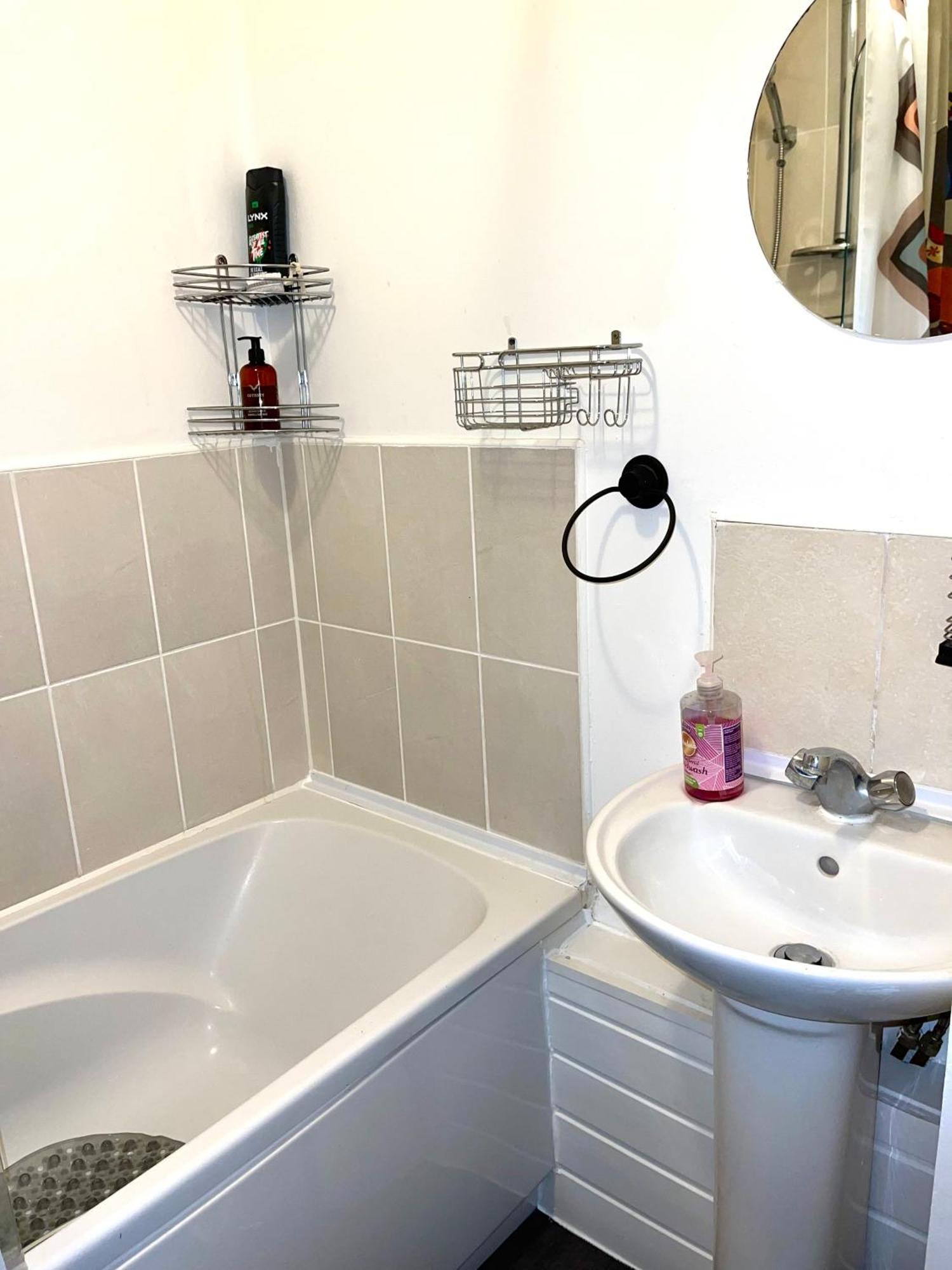 Crescent Apartment - Modern 1 Bedroom First Floor Goodmayes Luaran gambar