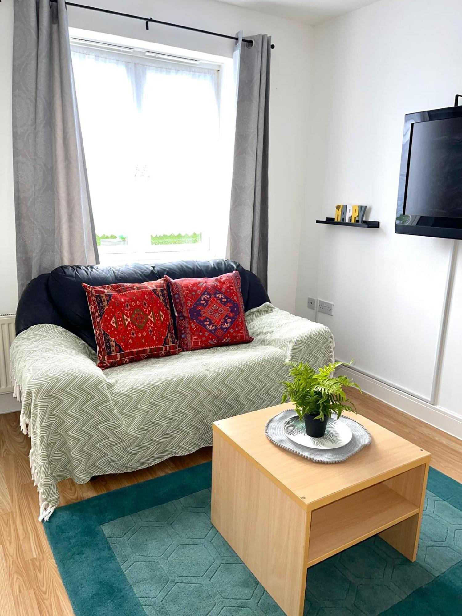 Crescent Apartment - Modern 1 Bedroom First Floor Goodmayes Luaran gambar