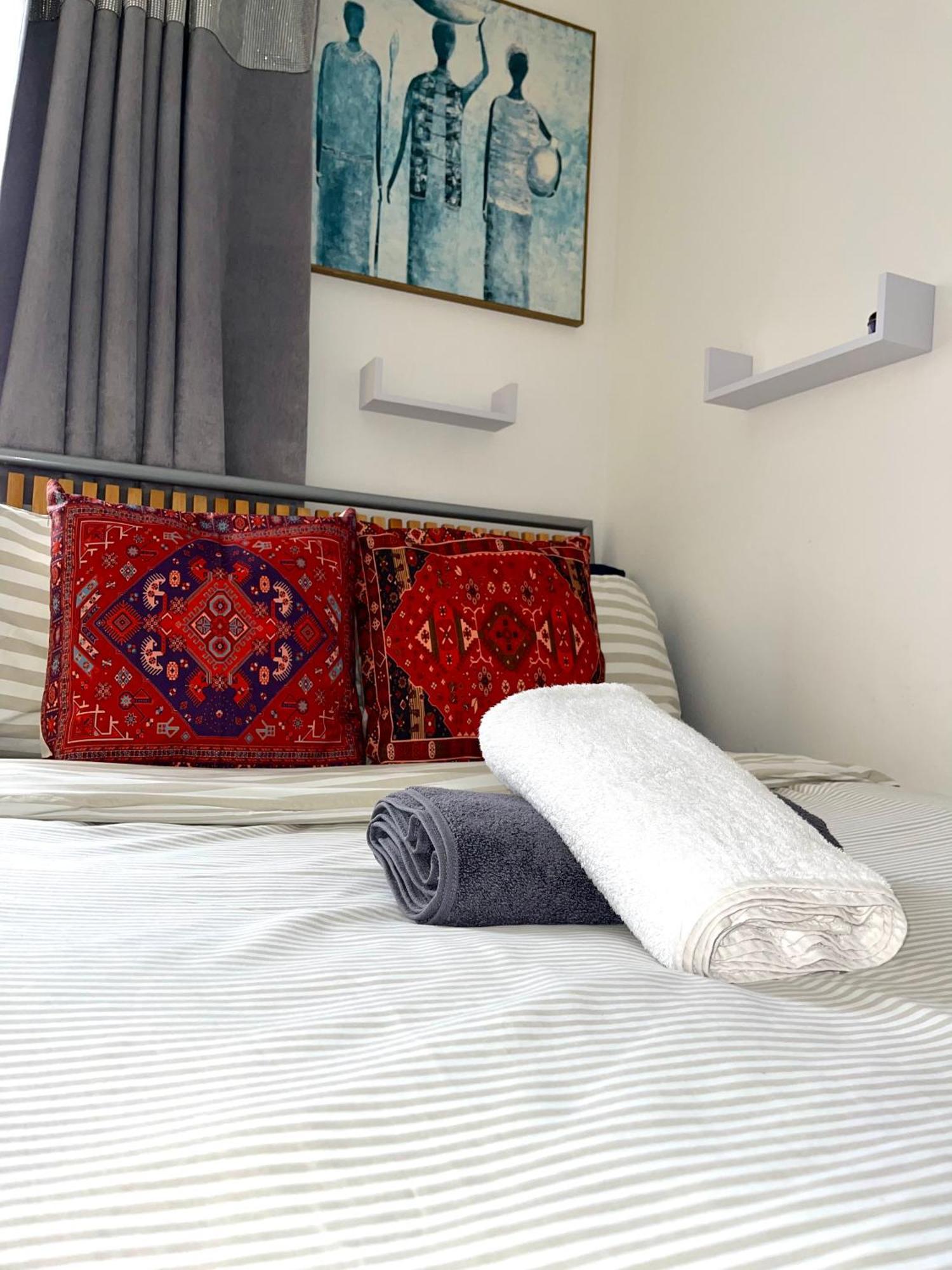 Crescent Apartment - Modern 1 Bedroom First Floor Goodmayes Luaran gambar