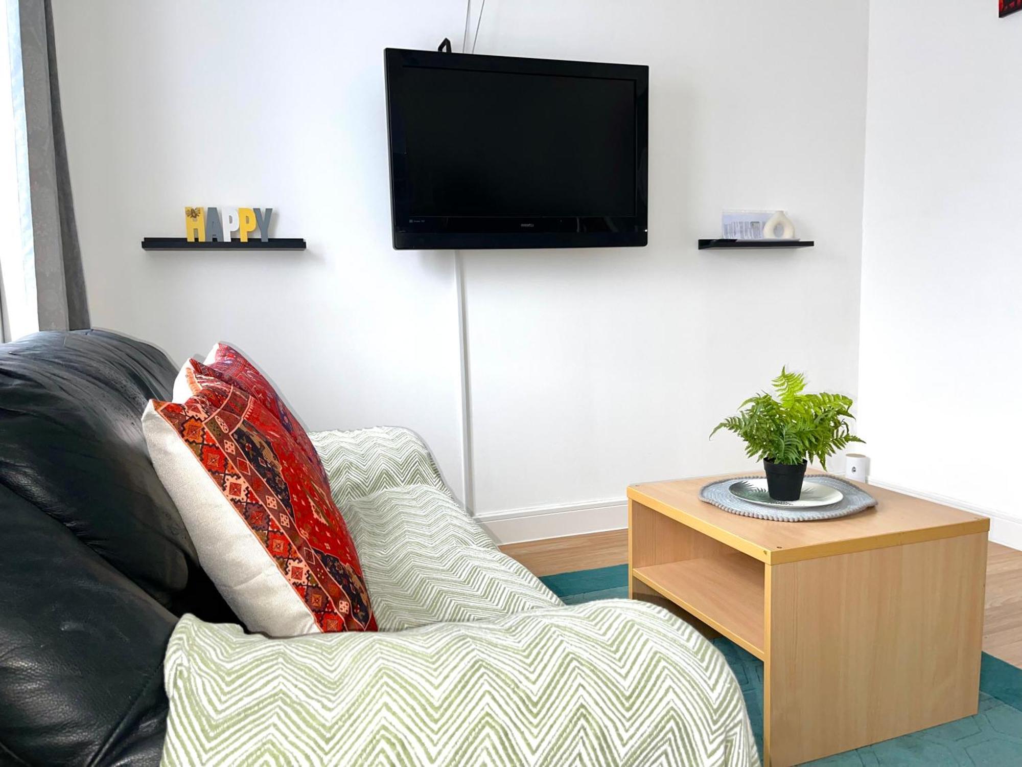 Crescent Apartment - Modern 1 Bedroom First Floor Goodmayes Luaran gambar
